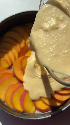 🍑🌿This is what summer should taste like! A delicate and light peach pie, try it once and you will always bake it during peach season. 🍑🌿 To prepare it, we will need:  3 large peaches🍑 4 eggs 70 grams of butter 80 grams of sour cream (can be replaced with Greek yogurt) 170 g flour 70 g of sugar  juice of 1/2 orange  zest of 1 orange