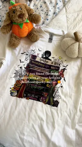 Gonna be living in this spooky shirt for a while 🧹🎃🧙🏻 • • • #spookyseason #halloween #halloweenfinds #fall #spooky 
