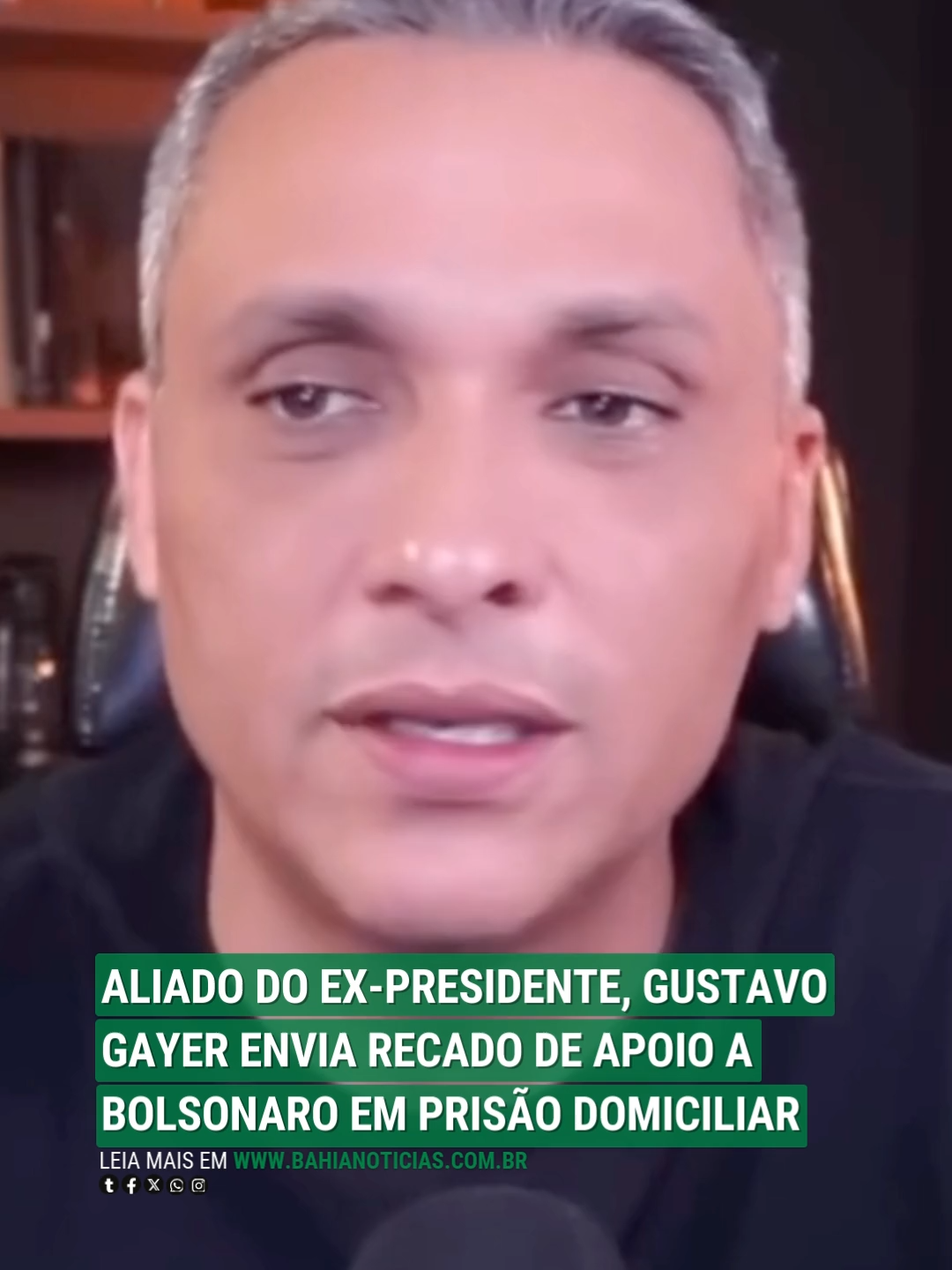 O deputado federal Gustavo Gayer (PL-GO) publicou nesta sexta-feira (29) um vídeo direcionado a Jair Bolsonaro (PL), em que ele demonstra apoio e pede ânimo e resiliência do ex-presidente.  “Não brocha não, presidente. Bola para frente. Você ensinou o Brasil a lutar”, afirmou ele.  No vídeo, o parlamentar relatou que foi o único político impedido de visitar Bolsonaro desde que ele passou a cumprir a prisão domiciliar, no dia 4 de agosto. Ele falou que a não permissão de visitar o aliado o fez gravar o vídeo.  “Como não posso estar aí, faço esse recado na esperança de que o senhor assista”, afirmou.  Gayer comentou do episódio em que o ex-presidente relatou aos aliados 