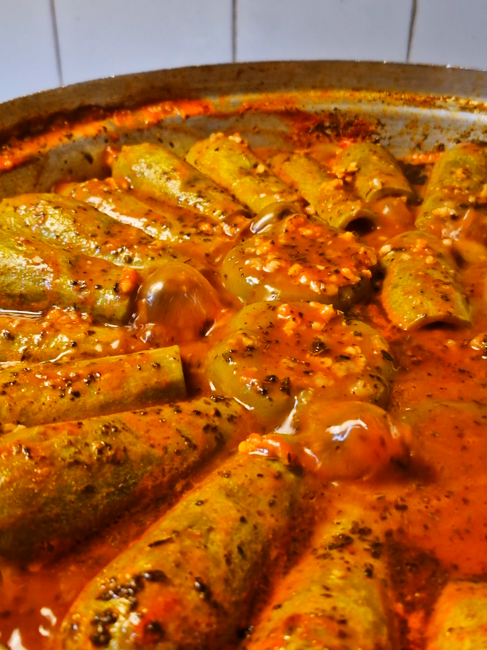 لا أريد قصص غرام، أريد صحن محاشي يدوّخ الأنام 😋🍆🍃 تابعوني على قناتي باليوتيوب batoul food لوصفات  أطول ومفصلة💞💞💞🫰🏻🫰🏻🫰🏻 https://youtube.com/@batoulfood3924?si=wZvpwaxr_vaakMyd  انستغرامي  https://www.instagram.com/_batoul_food?igsh=MThuN3kxdG9vdnNxeQ== تيك توك  https://www.tiktok.com/@batoul_food?_t=ZS-8z05J3FWIOW&_r=1 #محاشي  #طبخاتي  #أكلات_البتول #طبخ #الفصول_الأربعة 