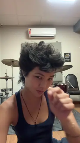 É só mesmo contigo, eu assino os papéis. Tinha uma época que era viciada nessa música 
