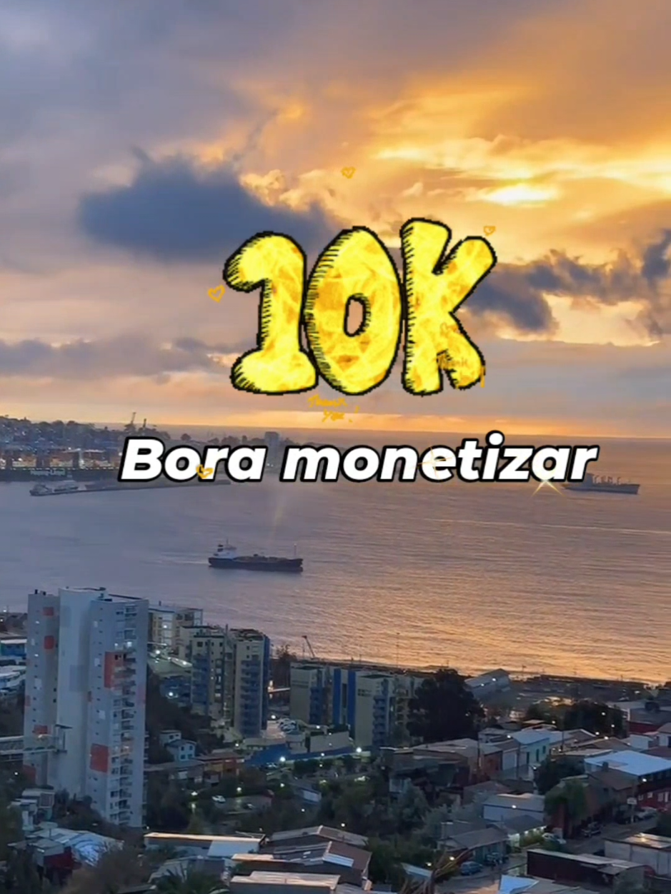 🎥 Conheça o CHILE: Beleza de outro mundo sem gastar uma fortuna! 🇨🇱✨ Se você acha que viagem internacional é sinônimo de custo alto, preciso te apresentar o CHILE! 🤩 Um país que une paisagens surreais, cultura vibrante e um custo-benefício incrível. Olha só por que ele precisa estar na sua lista: 🌄 Desertos, Neve e Praias – Tudo num só lugar! · San Pedro de Atacama 🏜️: O deserto mais árido do mundo, com direito a Vale da Lua, gêiseres alucinantes e céu estrelado que parece de filme!  · Patagônia Chilena ❄️: Parque Nacional Torres del Paine com trilhas de tirar o fôlego e geleiras impressionantes.  · Viña del Mar 🏖️: Praias incríveis, jardins exuberantes e um clima animado – tudo a preços acessíveis!  💰 Custos que cabem no bolso! · Hospedagem 🏨: Hostels a partir de R$ 50** a diária! Hotéis 3 estrelas em Santiago por cerca de **R$ 200–R$ 500.  · Alimentação 🍴: Pratos em restaurantes locais por R$ 25–R$ 50. Fast food e mercados são ótimas opções para economizar!  · Transporte 🚇: Metrô e ônibus com passagem de R$ 3,20** (com cartão BIP!) e ônibus interestaduais por preços baixos, como Santiago-Valparaíso por **R$ 15–R$ 45.  🎉 Cultura e Aventura sem gastar muito! · Valparaíso 🎨: Cidade colorida com arte de rua, mirantes gratuitos e ascensores históricos por poucos pesos.  · Santiago 🏙️: Capital com parques gratuitos (como o Cerro San Cristóbal), museus com entrada free em certos dias e vida noturna animada!  · Vinhos chilenos 🍷: Degustação de vinhos premium a preços bem abaixo do Brasil!  💡 Dicas para economizar ainda mais: 1. Use cartões de transporte (como o BIP!) para integração metrô-ônibus.  2. Coma em mercados locais (como La Vega Central em Santiago) para sabores autênticos e baratos.  3. Viaje na baixa temporada (março–maio ou setembro–novembro) para passagens aéreas mais baratas.  📌 Curiosidade: Sabia que brasileiros não precisam de passaporte para entrar no Chile? Só RG em bom estado!  ✨ O Chile prova que dá para viver aventuras épicas sem quebrar a conta! 🇨🇱💸 👉 Planeja visitar? Corre para garantir promoções de passagem e hospedagem! #Chile #ViagemBarata #DicasDeViagem #TurismoChile #viraltiktok 