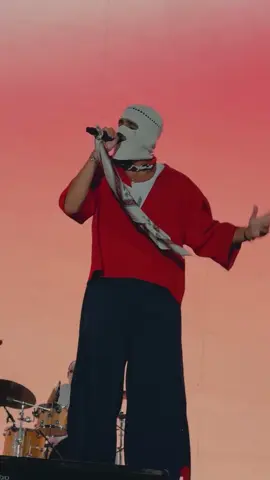 حسّيني حسّي بكلامي واسمعيني ده أنا كل كلمة مني ليكي بتوصف معاني حُبّنا، آه توليت من حفل اليوم  #توليت #tul8te 