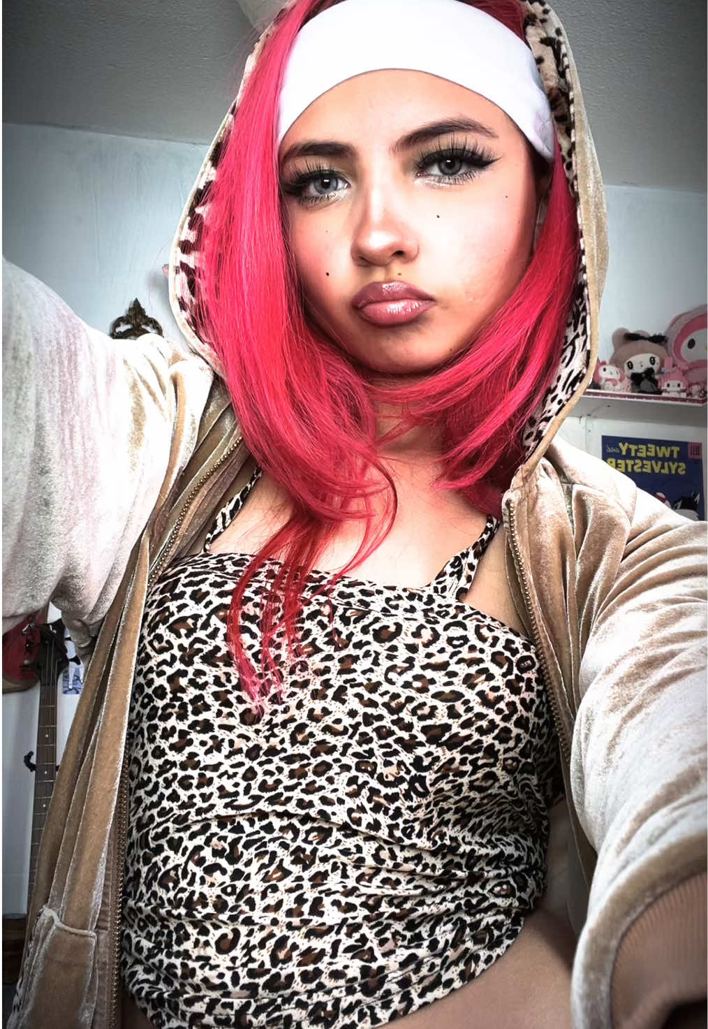 Ofni y así #foryoupage #trendingvideo #pinkhair #fyp #song 