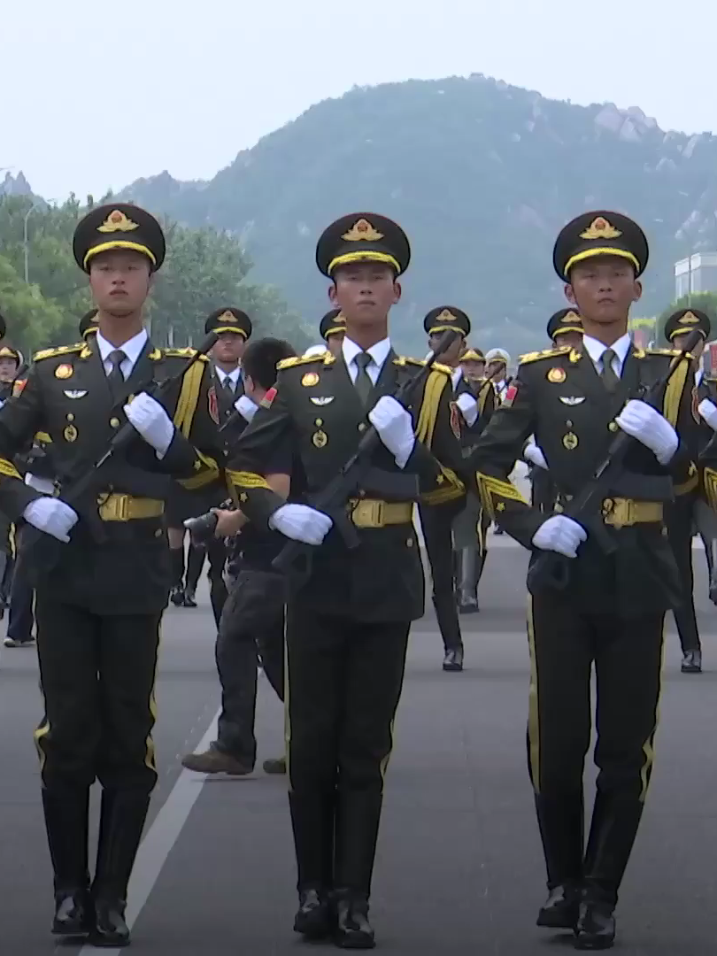 Training for China's military parade marking the 80th anniversary of victory in the Chinese People's War of Resistance Against Japanese Aggression and the World Anti-Fascist War is underway. CGTN is given rare access to the parade training base in Beijing to check out the soldiers' work and life.