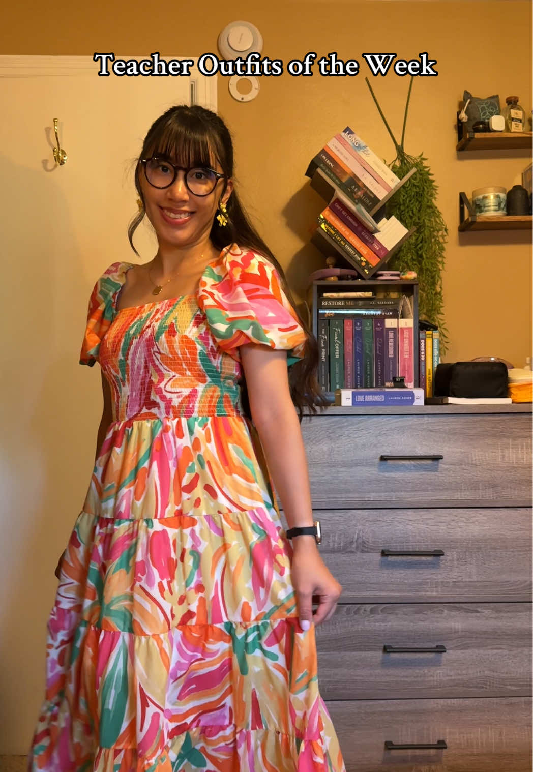 First full week of school AND first week of my Master’s coursework done ✅ Thankful we get a 3 day weekend because this momma is tired 😴 #elementaryteacher #teacherootd #teachermom #firstweekofschool #gradstudent 