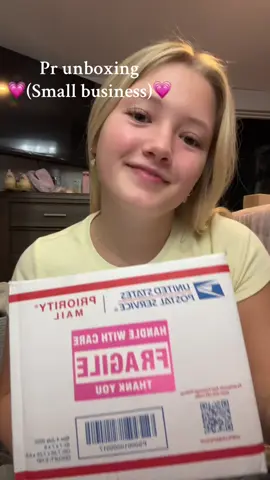 I love these candles💗 @TheBurningFlameCandleCo #fyp #SmallBusiness #prunboxing #theburningflamecandleco #soywaxcandles 