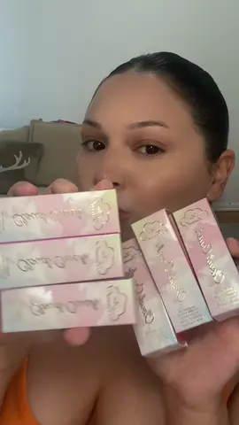 @Too Faced new whipped lip & cheek color 😮‍💨  #toofaced #tiktokshopcreatorpicks #maquillaje #makeupforbeginners #makeup 