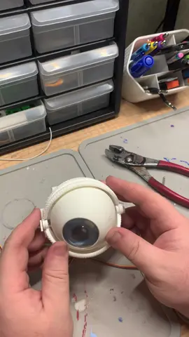 I’m getting off TikTok for awhile but here’s this Funtime Freddy eye thing#fnaf #fyp #fivenightsatfreddys #robot #robot 