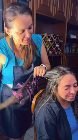 Este es el momento en que les duele jajjaja pero salen felices con su cabello 😅😍#humor#peluquero #fypシ #parati 