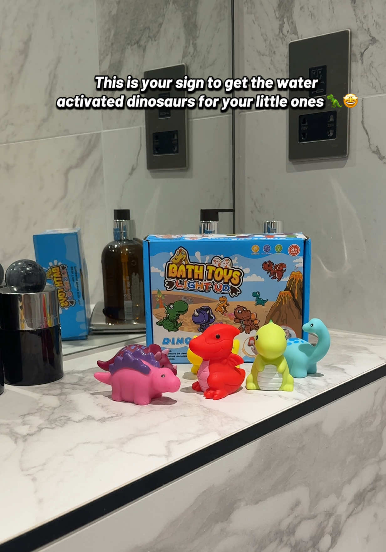 How cute are these little water activated dinosaurs! Perfect for your little ones bath time - they’re made for bath so completely safe as they’re completely sealed 🙌🏽🦕 #bathtoys #bathtime #kidstoys #sensory #spotlight 