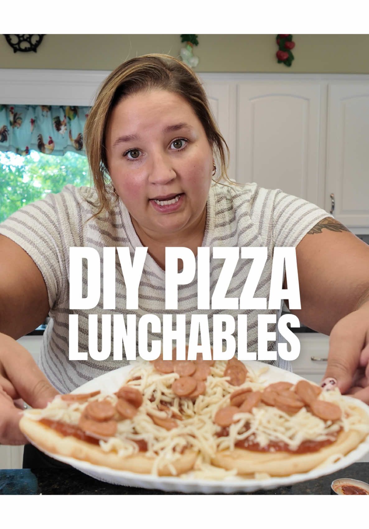 When life gets busier than you planned why not make lunchables for dinner?! #diypizzalunchables #lunchablesfordinner #pizzalunchable #homemadelunchable 