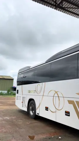 xe này đem ra chạy tuyến thì lấy bao nhiêu tiền một ghế được nhỉ. Cũng có sự góp mặt của 7777 ở ql14 lễ này nha#Miaroyal #longvanlimousine #xuhuong #xekhachvietnam #xekhachvietnam 