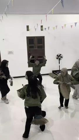 srawung tanggane hanya ketika agustusan😭🤣