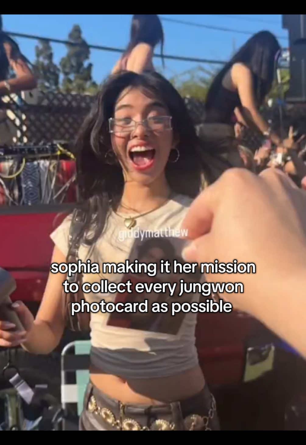 she don’t play about her photocard collecting @KATSEYE @sophia laforteza #fyp #katseye #sophia #katseye_sophia #enhypen 