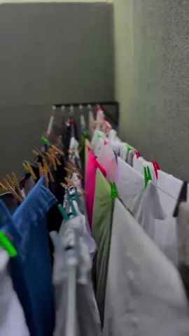 Varal retrátil de parede, ele é até 4 metros, você escolhe a distância prático e discreto | 🛒 Gostou!? Aproveita a oferta, clica no link oficial da loja do tiktok que aparece nesse vídeo. Boas compras! 🛒#roupa #varal #tiktokshop 