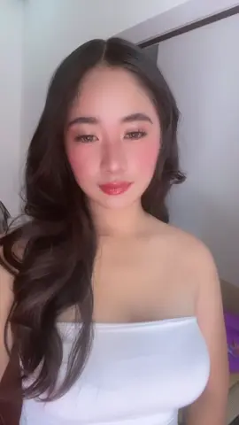 Soafer latina ng lashes nila be kaya pindutin mo na yung yellow basket😩