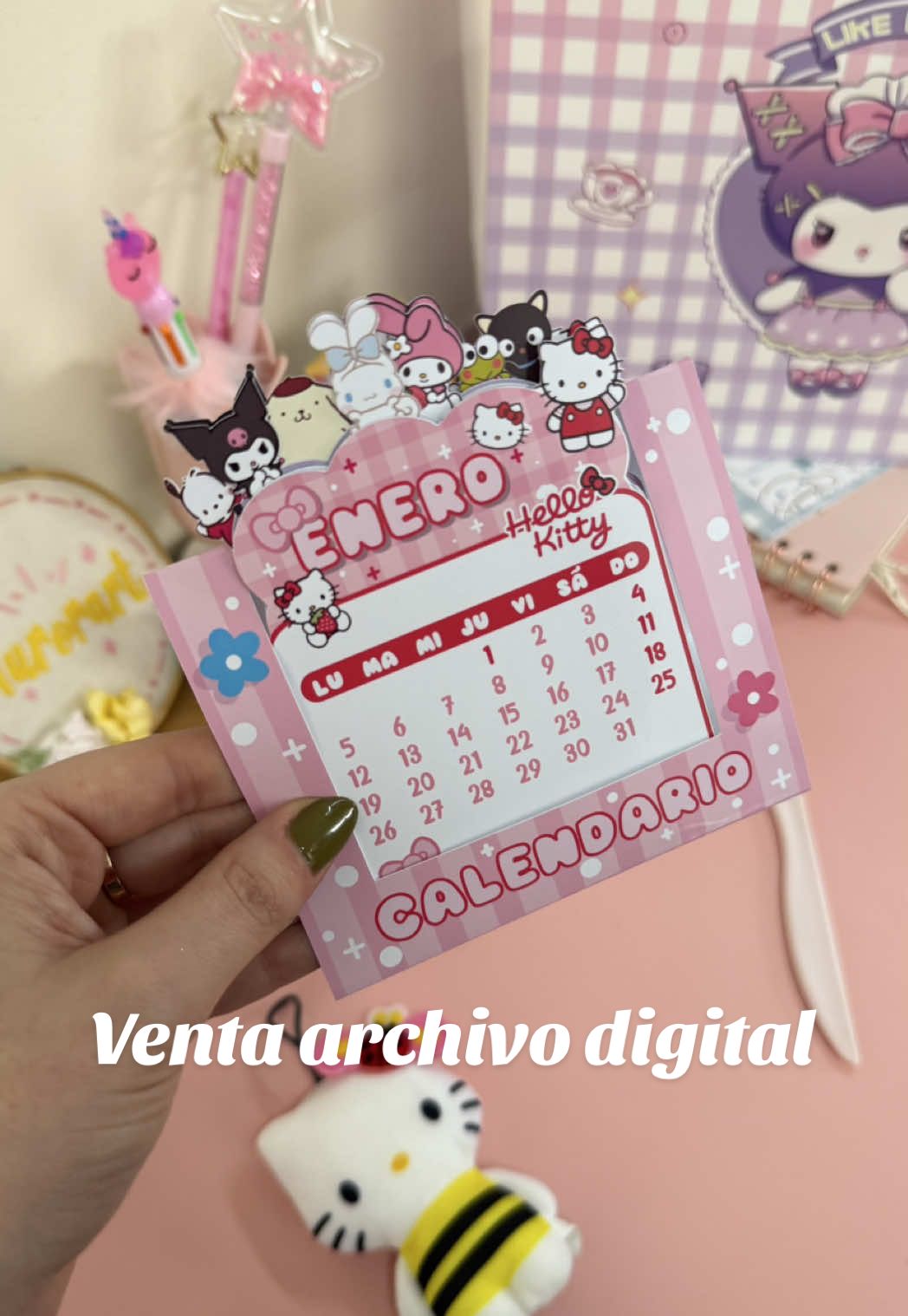 Solo por Instagram: aurorart.cl 💕 calendario de sanrio editable en ilustrator y corte en silhoutte ✨ #papeleria #sanrio #calendar #hechoamano