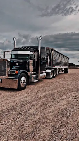 #hopperbottommafia #hopperbottom #hopperbottomtruckin #379exhd #379largecar #peterbilt379 #MN #hopperbottomlife 