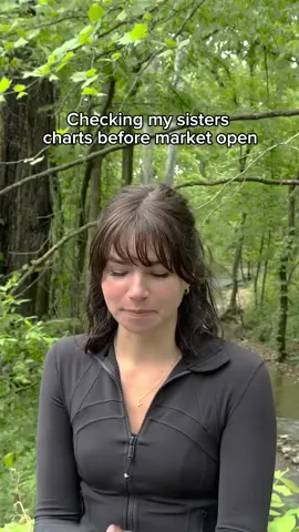 POV:Checking your sister's chart 📉📈 before the market opens 