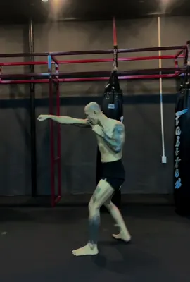 Múa lửa 🔥🔥🤪🤪#xuhuong #muaythai #kickboxing #thethaomoingay #xastress 