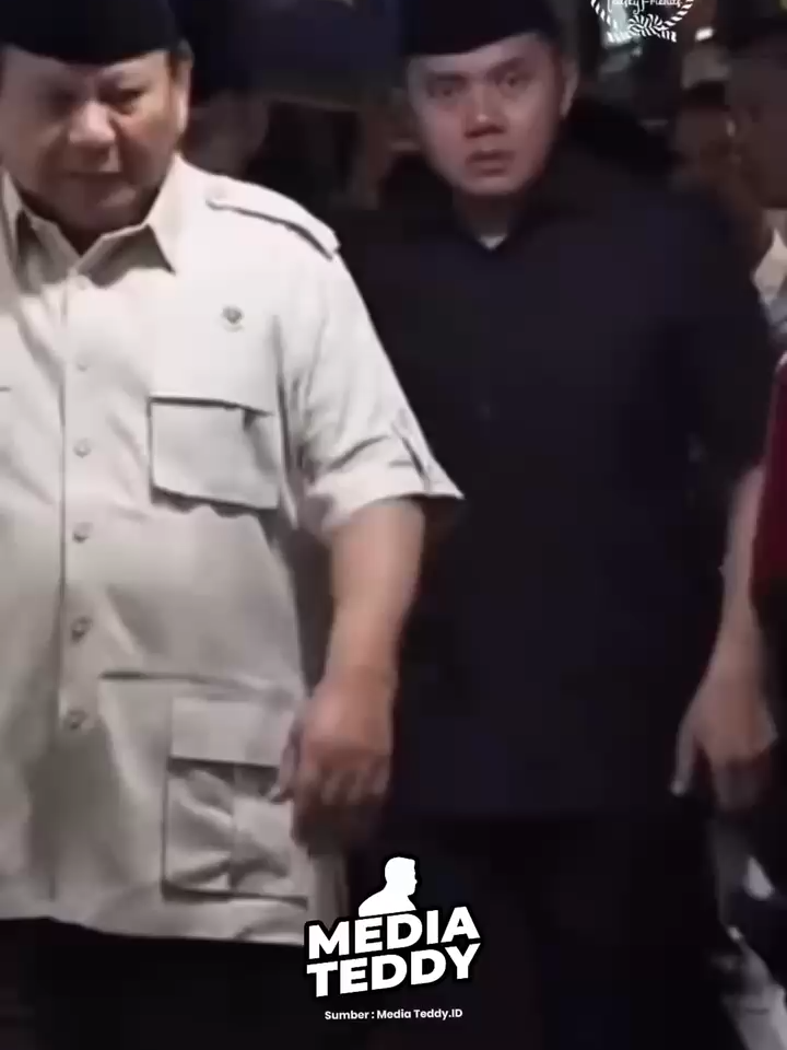 Duka Mendalam: Seskab Teddy Bersama Presiden Prabowo Sambangi Rumah Duka Alm. Affan Kurniawan #fyp #teddy #seskab #teddyindrawijaya