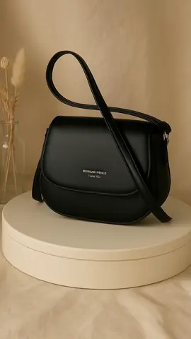 ✨ Simple, Elegan, & Timeless ✨ Tas hitam ini bikin look makin classy tanpa ribet! Cocok buat daily sampai hangout 🤍🖤 #TasKekinian #OOTD #TasWanita #FashionTrend #FYP 