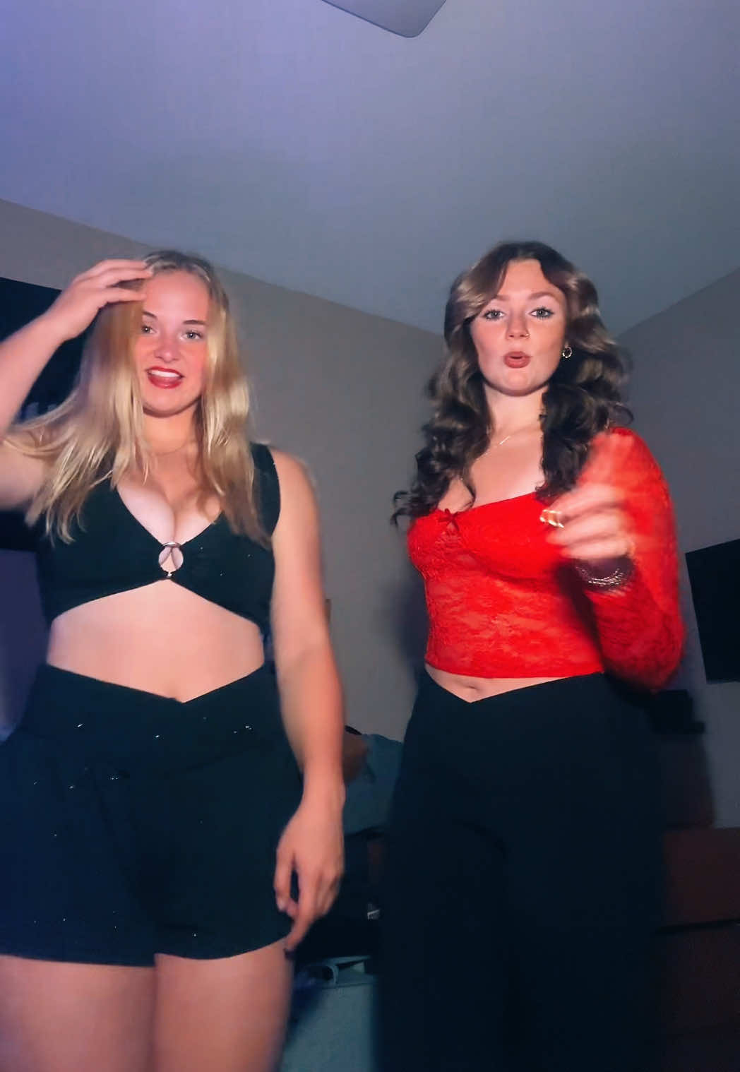 @cait😽 ❤️🖤 #fyp #OOTN #bffs #girlsnight 