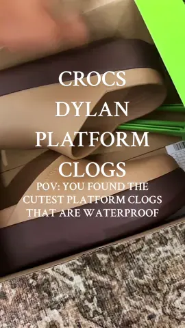 @Crocs DYLAN platform clog shoes! So perfect for fall! Come in lots of colors and super comfortable! #crocs #crocsclogs #crocsdylanclog #crocsshoes #platformclogs 