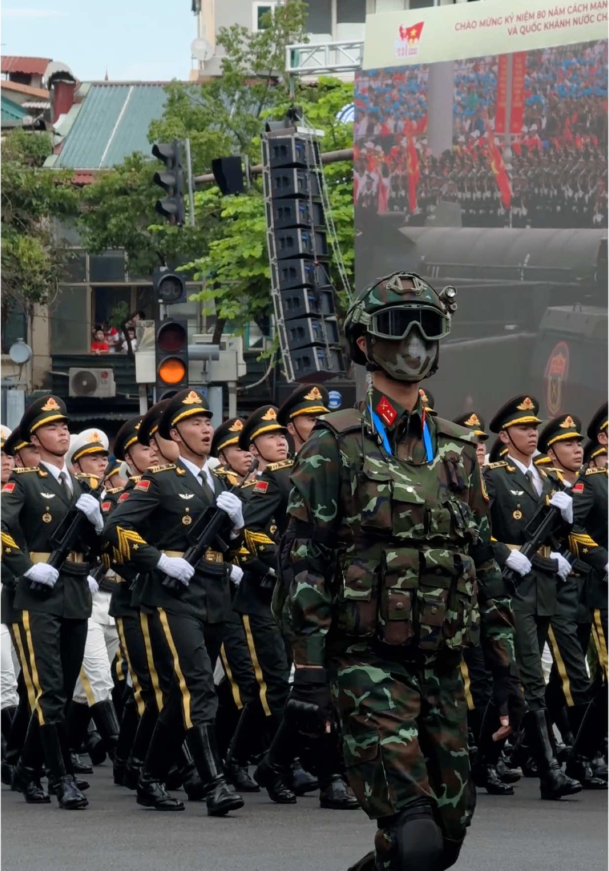 Chời mê mí anh Trung đi 1 thì mê anh bịt mặt 10 🤣  ngầu gì đâuuu í #quốckhánh #2thang9 #bodoi #dieubinh #xuhuong 