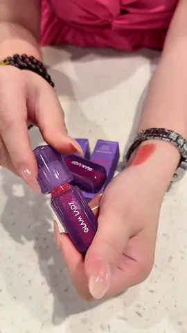 Son Bóng Tinh Chất Phát Sáng Lâu Trôi Lên Màu Tụ Nhiên #tiktokshop #mypham #sonmoi #sonbong 