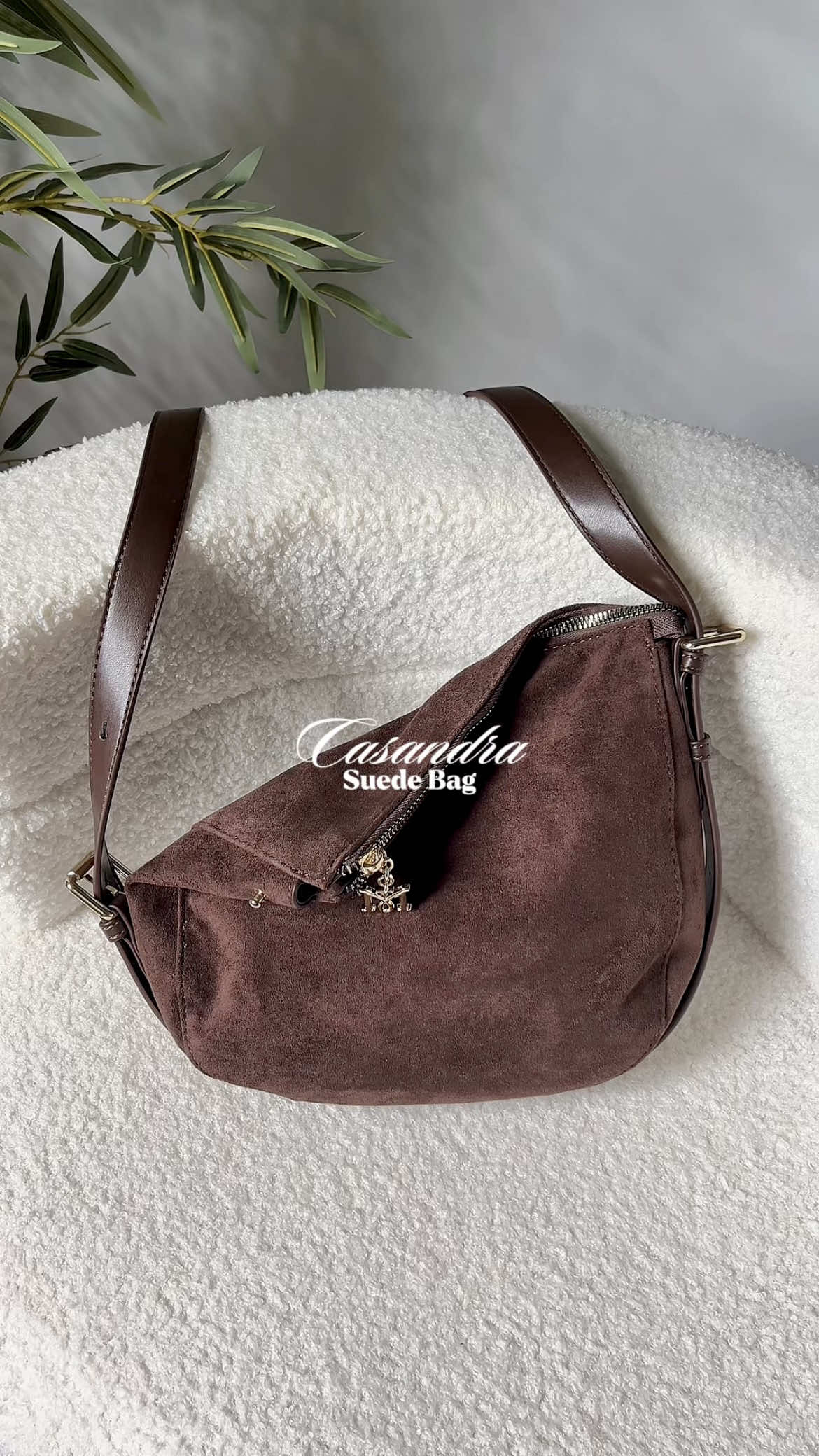 always a Mossdoom’s girlie 🤎👜