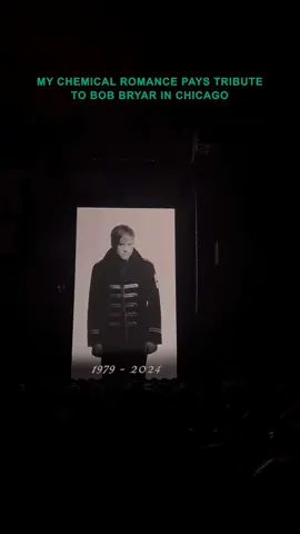 My Chemical Romance paid tribute to their drummer Bob Bryar at their Chicago concert tonight at Soldier Field.  #mychemicalromance #bobbryar 