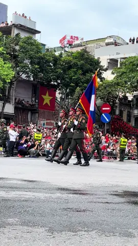 Người anh em Lào cũng đến đây 👉