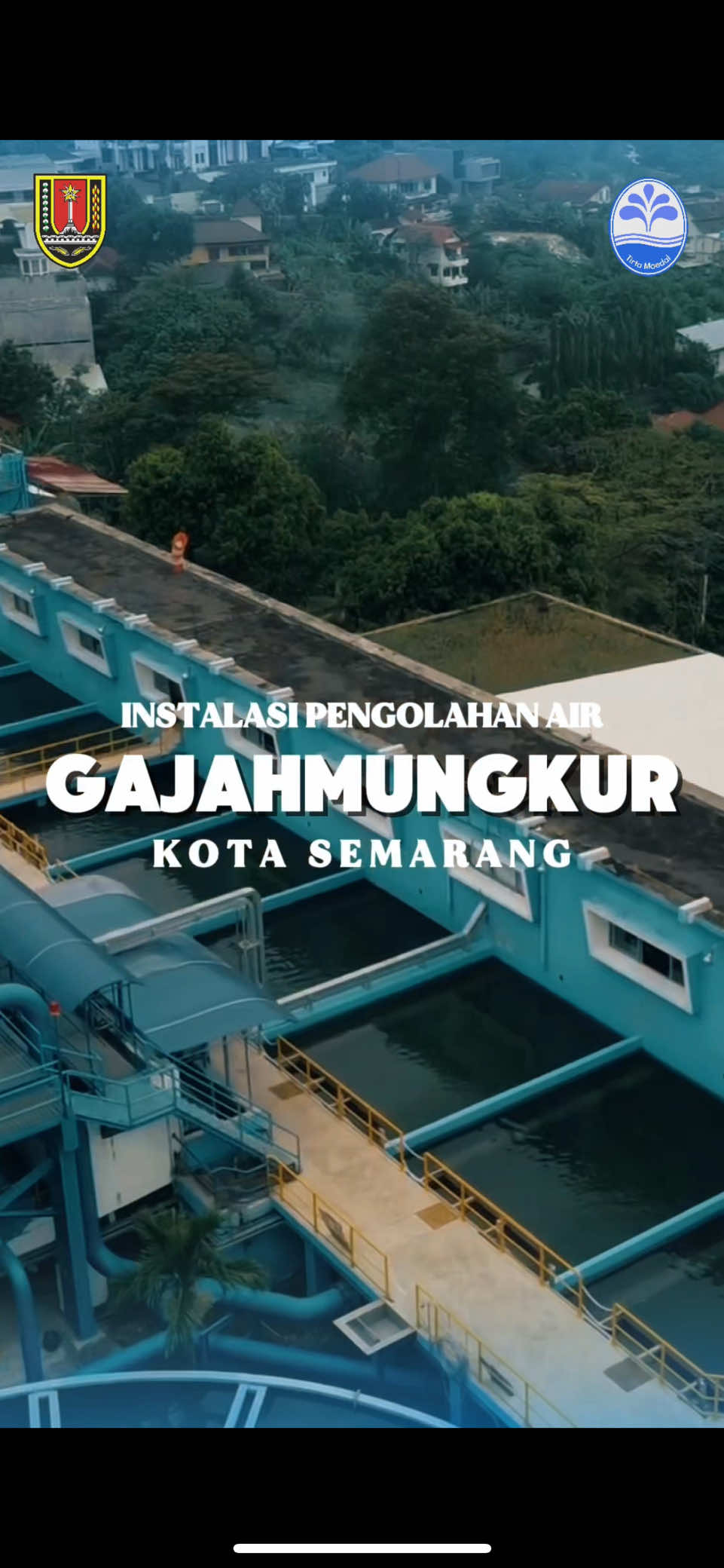 Setiap tetes air yang mengalir di rumah Anda punya perjalanan panjang. Air baku kami olah dengan tahapan berlapis. Melewati proses pengolahan yang ketat di IPA ( Instalasi Pengolahan Air ) Gajah Mungkur (TGM) 💧 1. Intake: Air baku diambil & disaring awal 2. Koagulasi–Flokulasi: Partikel halus dikumpulkan jadi flok 3. Sedimentasi: Flok mengendap, air jadi lebih jernih 4. Filtrasi: Melewati media filter untuk hasil yang lebih bersih 5. Disinfeksi: Dipastikan higienis sesuai standar mutu Permenkes no 2 tahun 2023 sebelum didistribusikan 6. Distribusi:  disalurkan ke pelanggan dengan menjaga kontinuitas aliran Komitmen kami menghadirkan air yang bersih, layak, dan sesuai standar kualitas yang berlaku untuk warga Semarang. Terima kasih sudah bijak menggunakan air. Bersama kita jaga kualitas dan keberlanjutan. 💙 #TirtaMoedal #PDAMSemarang #IPATGM #AirBersih #HematAir 