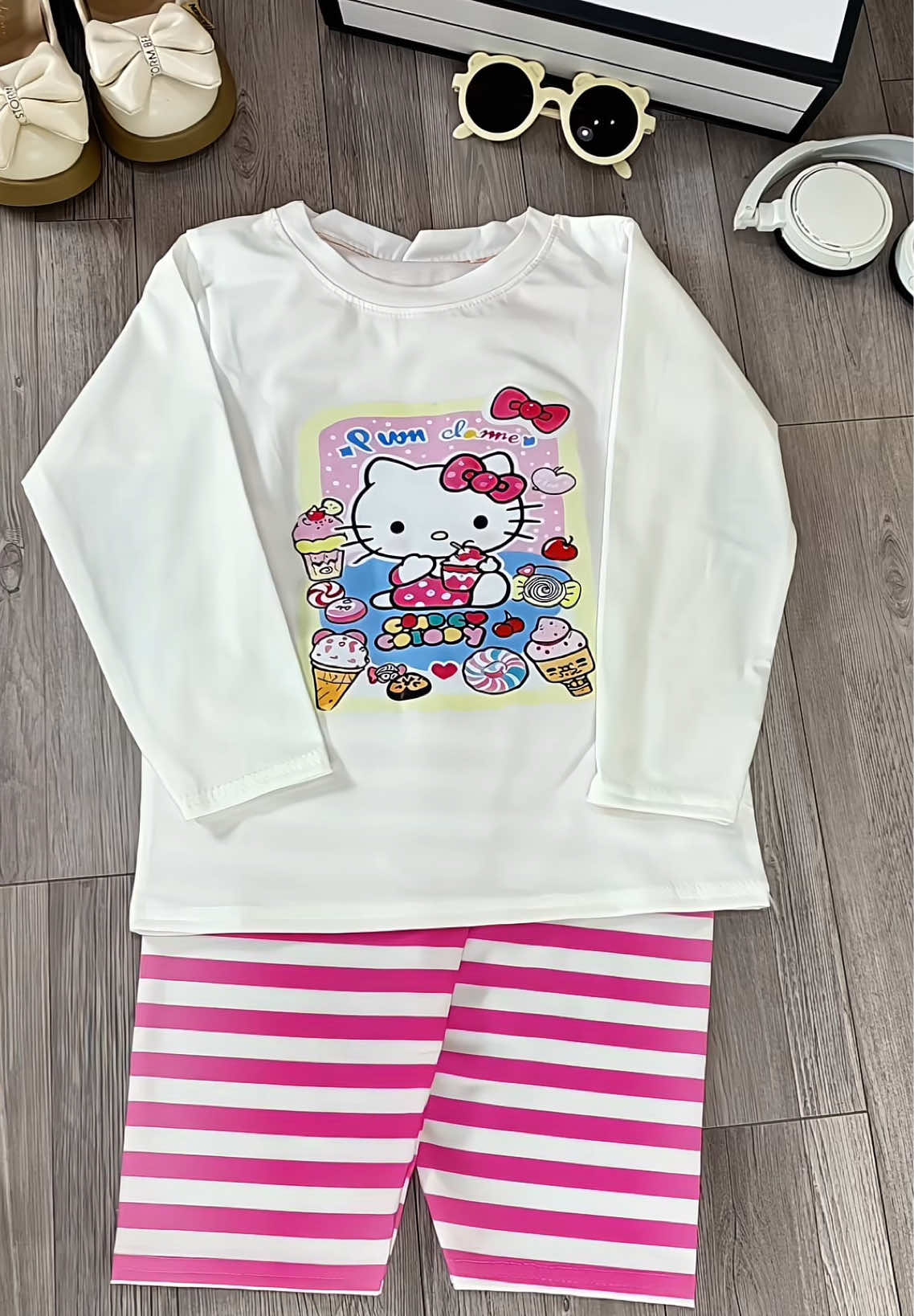 Bộ dài tay thu đông in hình Kitty và Mickey dễ thương cho bé cưng quá các mẹ ơi chỉ từ 59 ca đã sắm cho con được rồi nè #xukemshop1 #xuhuong #thoitrangtreem  