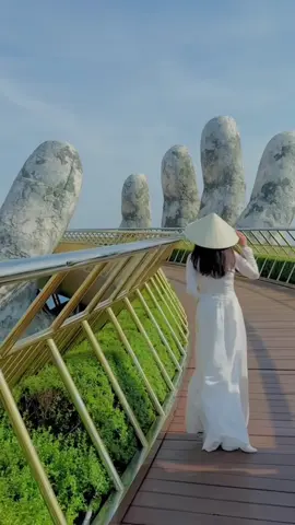 Cầu Vàng dưới nắng vàng, trong khung cảnh Hoà Bình.#vietnamtoiyeu #travelvietnam🇻🇳 #danang 