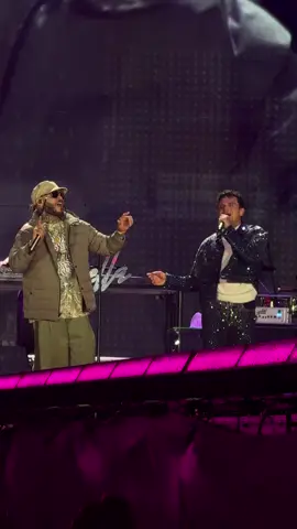 Silvestre invita a Farruko para cantar ‘Ya no me duele más’ bajo la lluvia de Bogotá en el Estadio El Campín ¿se esperaban este invitado? #silvestre #silvestredangond #farruko 