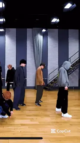 第2弾草川拓弥くんのチッケmoramora編 まぁ自己満なのでいつ投稿するか分からないし続くかも分かりませんw 人気だったら続けるかも？ #超特急 #moramora #草川拓弥 #チッケム #ダンス動画  @超特急🪐OFFICIAL 