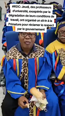 #RDC: Jeudi, des professeurs d’université, exaspérés par la dégradation de leurs conditions de travail, ont organisé un sit-in à la Primature pour réclamer le respect par le gouvernement