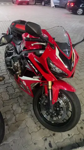 Tá difícil achar uma companhia… #cbr650r #manaus #cbr 