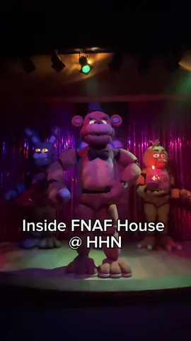 OMG FNAF house at halloween horror nights orlando is INSANE!!!! SO GOOD!! Five Nights at Freddy’s  *I had permission to film #hhn  #fnaf #fivenightsatfreddys #halloweenhorrornights 