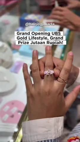 Grand Opening UBS Gold Lifestyle Official Store Pakuwon Mall Jogja 💍 @usb.lifestyle ini toko perhiasan emas untuk anak muda dengan harga terjangkau dan lagi ada promo ekslusif dengan hadiah Grand Prize jutaan rupiah serta banyak merchandise GRATIS. Promo Grand Opening: -Free Gift -Golden Card -Tebus Murah -Hadiah Grand Prize 📍 USB Gold Lifestyle, Lantai UG @pakuwonmall.jogja #usbgoldlifestyle #ubsgold #ubslifestyle #tokoemasjogja #pakuwonmalljogja 