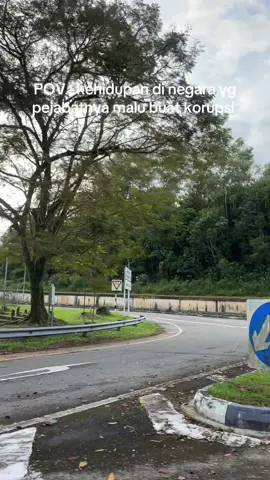 Growing up, I’ve always heard my father talk about Indonesia’s politics—so much that the word “demonstration” instantly makes me think of Indonesia. Now that I’ve moved here, life has been truly challenging, and I finally understand the pain I once only saw on my TV screen back in Brunei. To Indonesia, let’s rise up and never allow them to oppress us. We must stay united forever. Sehat-sehat indonesiaku 🤍 #indonesia #brunei #demo #dpr #merdeka 