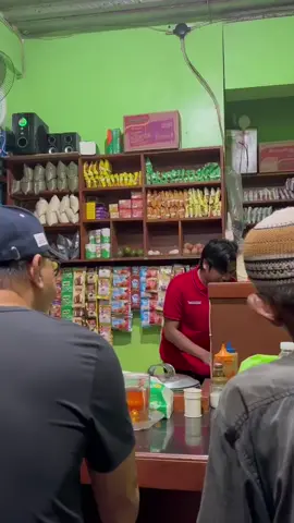 Zulkifli Hasan percaya, warung kopi bukan sekadar tempat berjualan, tapi juga ruang persaudaraan dan penguat ekonomi rakyat. Maka, mendukung warung kopi berarti mendukung kehidupan rakyat kecil. @zul.hasan  #zulkiflihasan #partaiamanatnasional #kemenkopangan #kopdesmerahputih #prabowo 