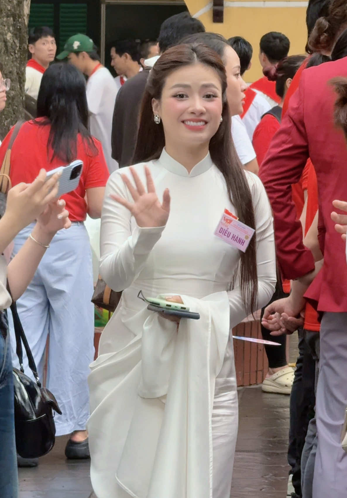 Nay chị bé đính chính là chị đi đúng khối rồi nha quý vị. 😂 Camp rào thành công và gục ngã trước vẻ đẹp của chị Yến luôn rồi ạ. #DươngHoàngYến #a80 #tongduyet #quốckhánh #vietnamtoiyeu 