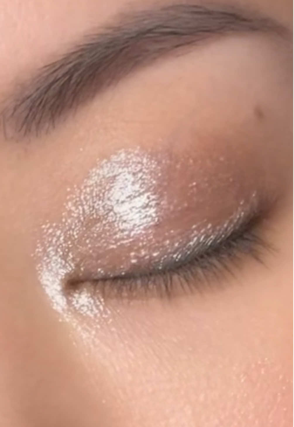 One swipe = INSTANT sparkle with Half Magic SPARKLESTIK! @Half Magic by Donni Davy #halfmagic #eyesmakeup #highlighter #sparklestik #tiktokshoplabordaysale 