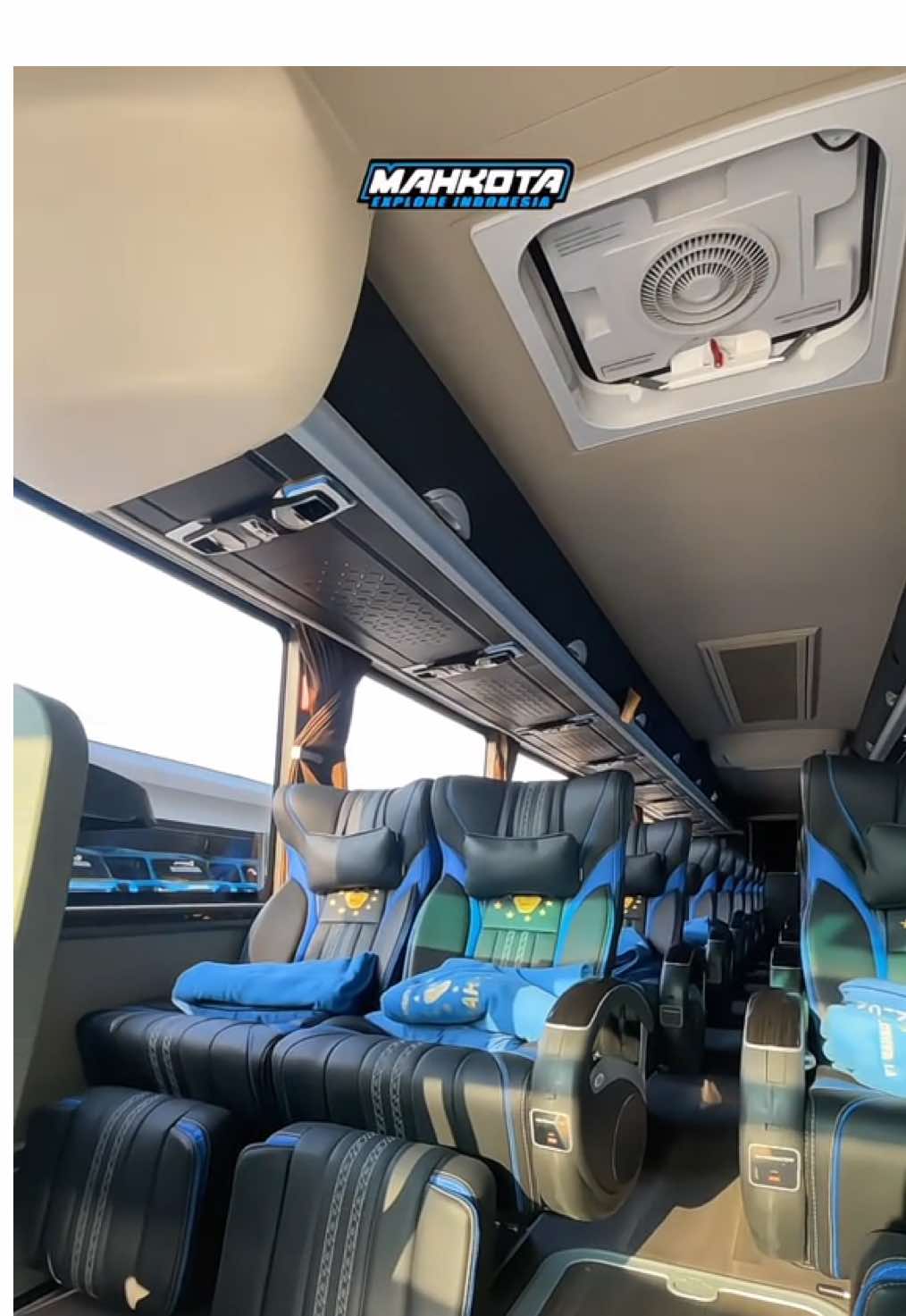 🚍✨ Perjalanan Nyaman, Rasa Aman Terjaga Bersama PO Mahkota ✨ Setiap kursi empuk, kabin sejuk, dan armada yang selalu terawat—semua kami siapkan demi kenyamanan Anda. 💙 Di balik setir, sopir berpengalaman siap mengutamakan keselamatan, didukung kru ramah yang melayani dengan sepenuh hati. 🙏 Untuk PO Mahkota, perjalanan bukan hanya soal sampai tujuan, tapi tentang ketenangan dan kenyamanan yang menyertai setiap langkah Anda. 🌟 💙 Terima kasih telah mempercayakan perjalanan Anda kepada kami. Semoga setiap perjalanan terasa menyenangkan, dan selalu dalam lindungan-Nya. 🤗 🎫 Reservasi Pariwisata & Tiket Reguler AKAP 📲 AKAP : 0823-3312-1277 ☎️ Office : 0813-3588-2636 📲 Mbak Ira : 0812-8548-2349 📱 Instagram: @mahkota_office | @mahkotabus 🏢 Jl. Kartini No.121, Kayen Lor, Kec. Plemahan, Kab. Kediri #pomahkota #mahkotabus #mahkotabusAKAP #mahkotabuspariwisata #fyp