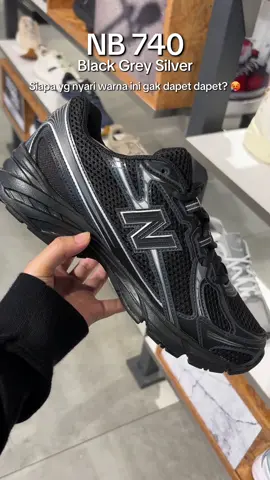 Kataku buruan deh soalnya stocknya dikit doang di Kick Avenue!! #kickavenue #sneakers #nb740blacksilver #original #sepatuhitam 