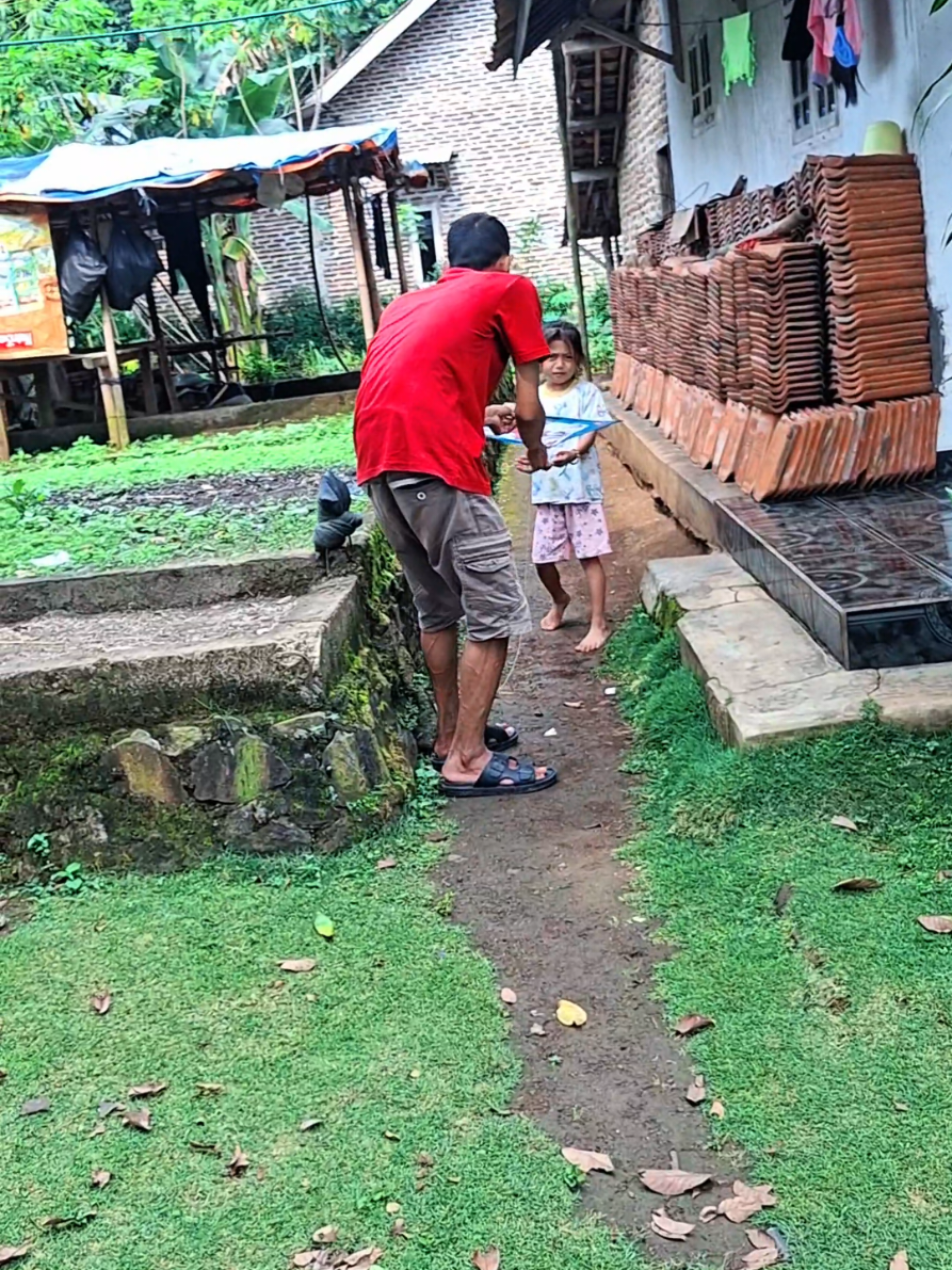 Ayah rebutan layangan #Vlog #kaos 